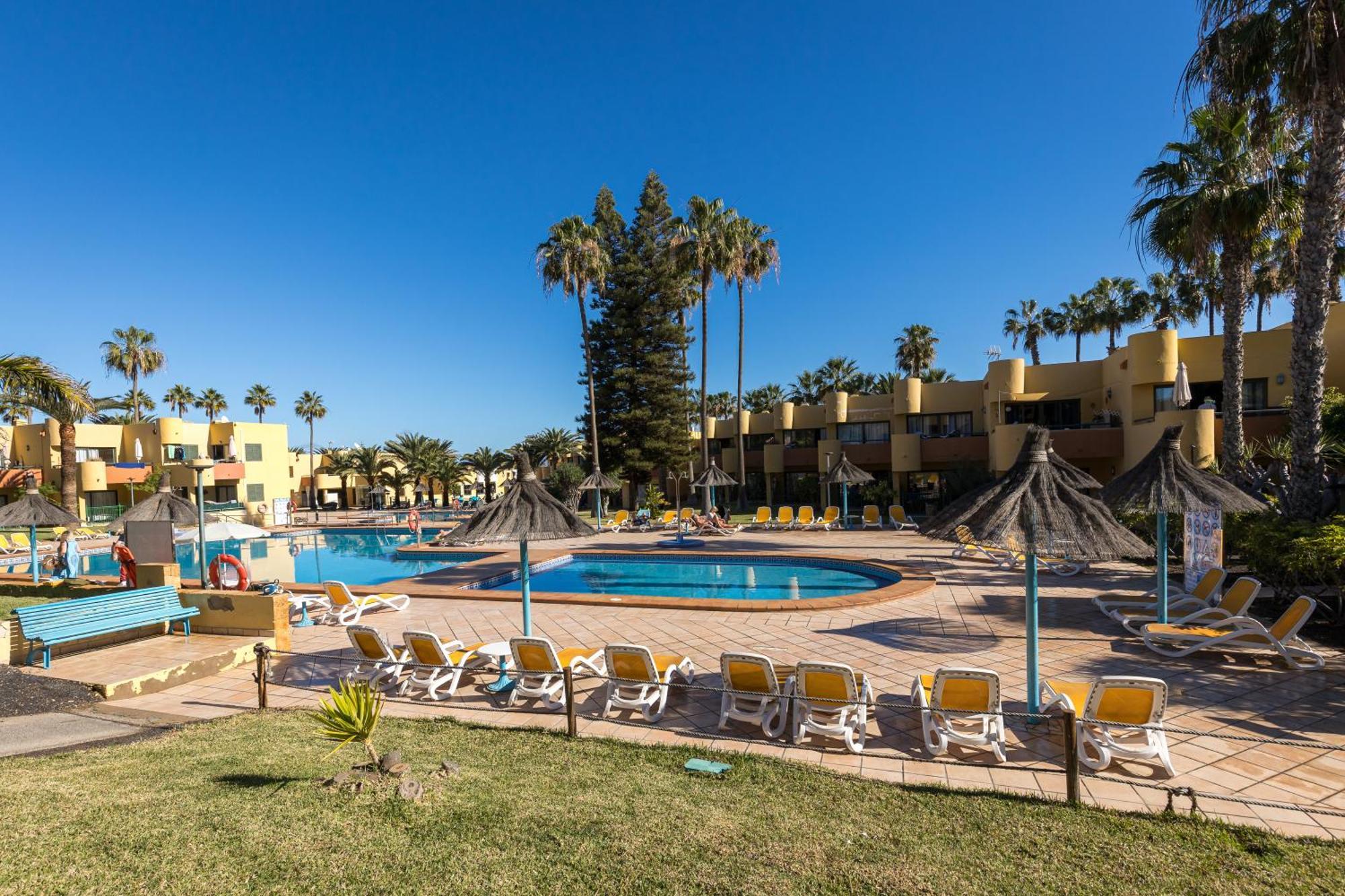 Home2Book Pool & Tennis Court Cozy Apt, Коральео Экстерьер фото