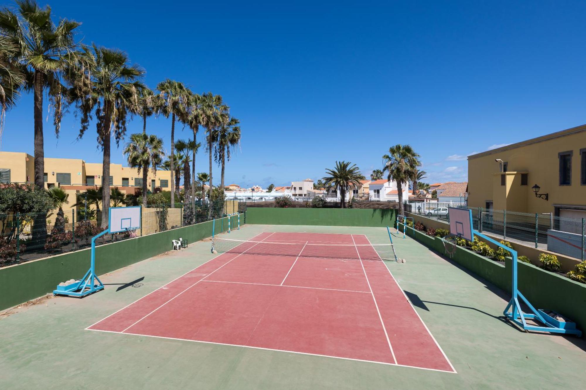 Home2Book Pool & Tennis Court Cozy Apt, Коральео Экстерьер фото